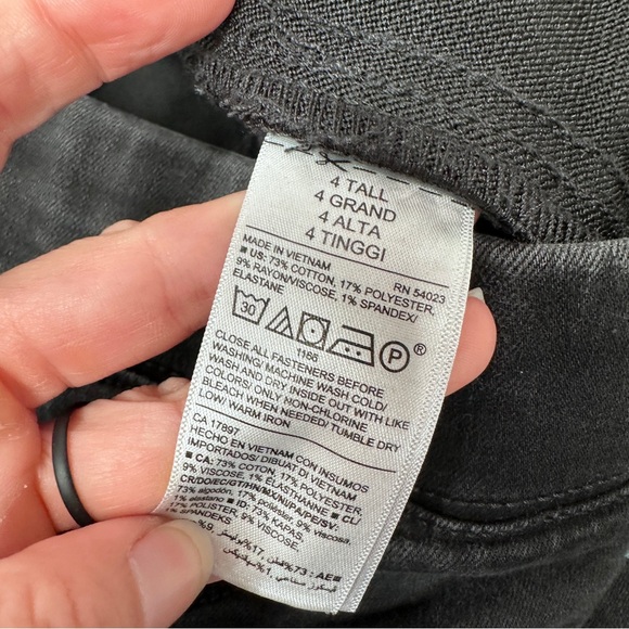 Old Navy Rockstar Pull On Jeggings Black Size 4 Tall Distressed Mid Rise - Picture 6 of 7